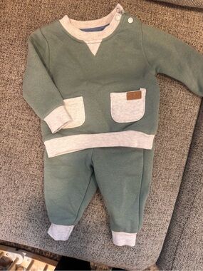 7 for mankindGreen Baby Two-Piece Sweatshirt & Jogger Set with Cream Trim